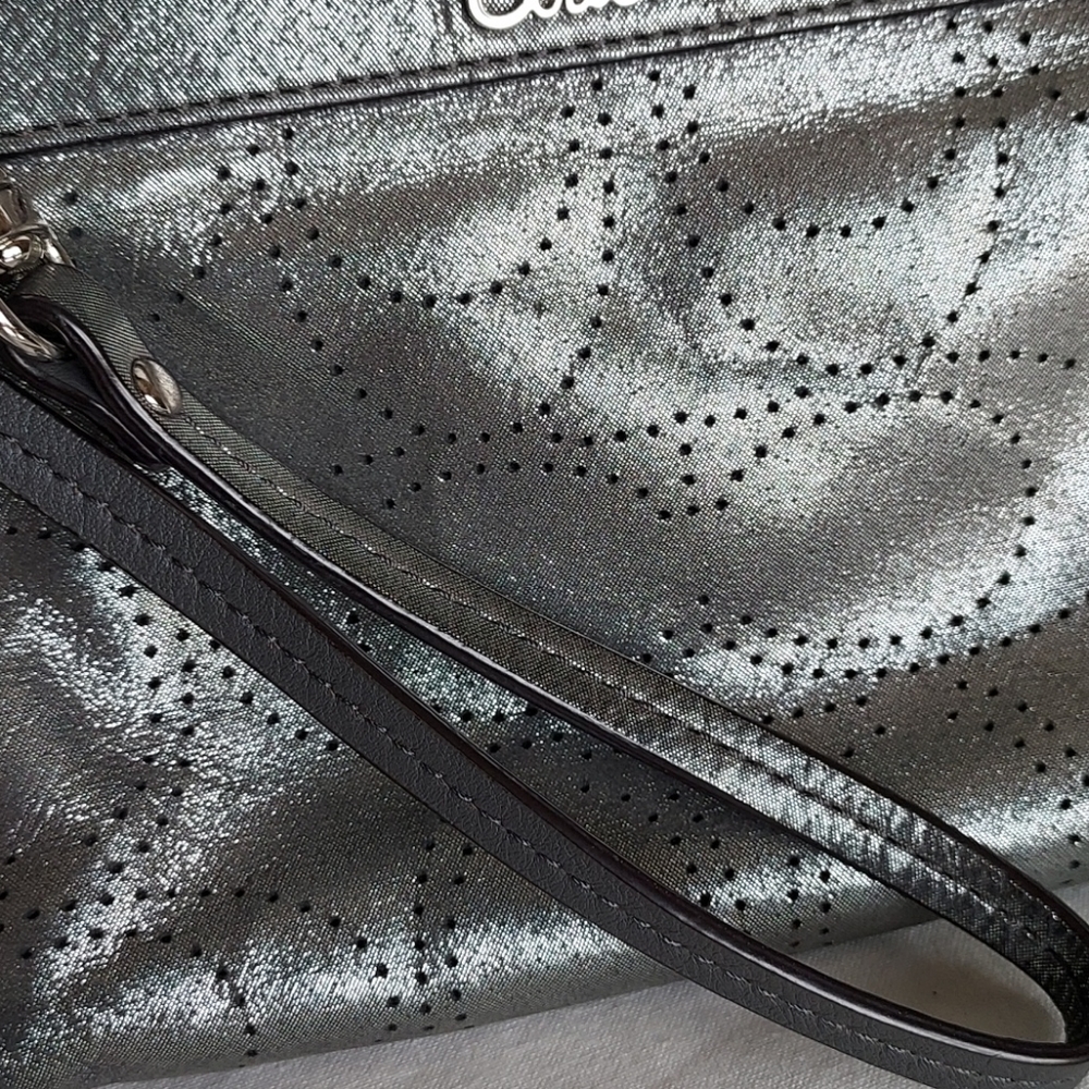 Coach Silver Leather Wristlet, EUC - Picture 5 of 9